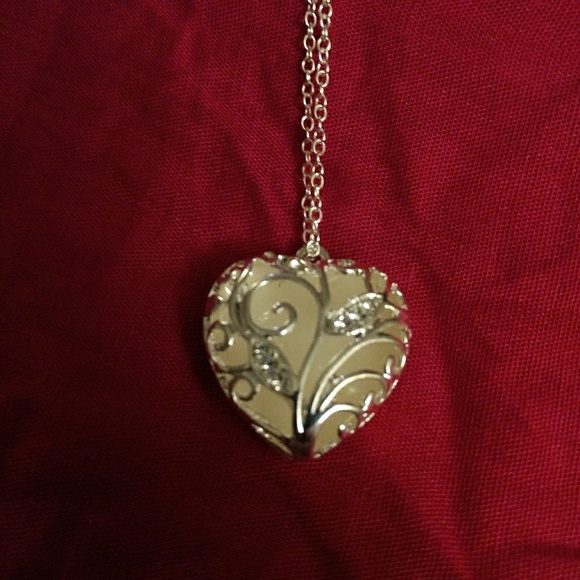None Jewelry - Glow on the dark heart pendant with chain